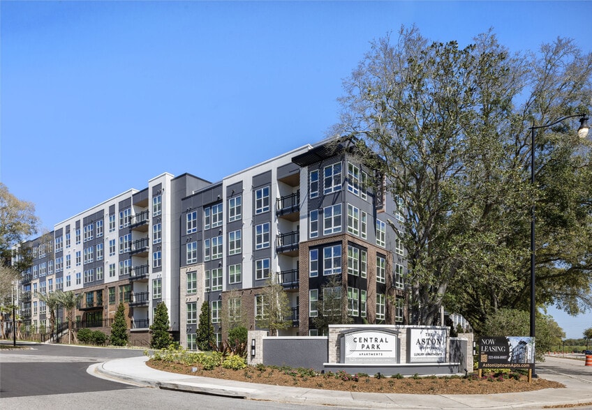 Primary Photo - The Aston at Uptown