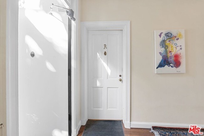 Building Photo - 420 S Beverwil Dr