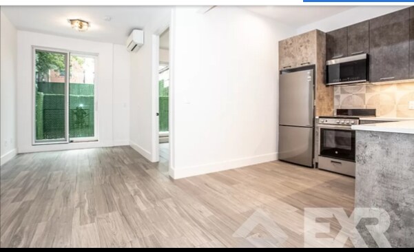 Primary Photo - 1261 Pacific St