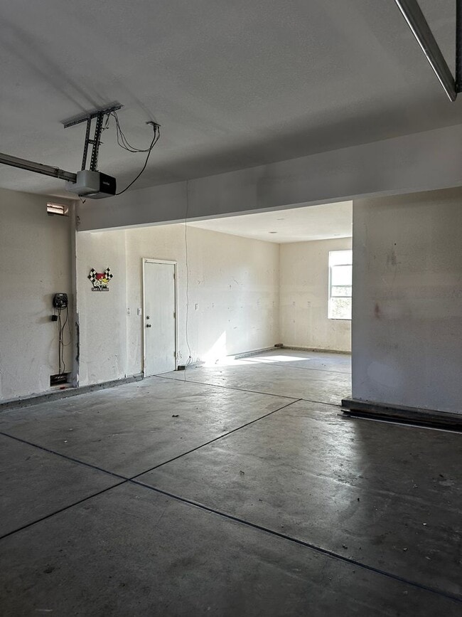 Building Photo - $1497.50 off first full months rent