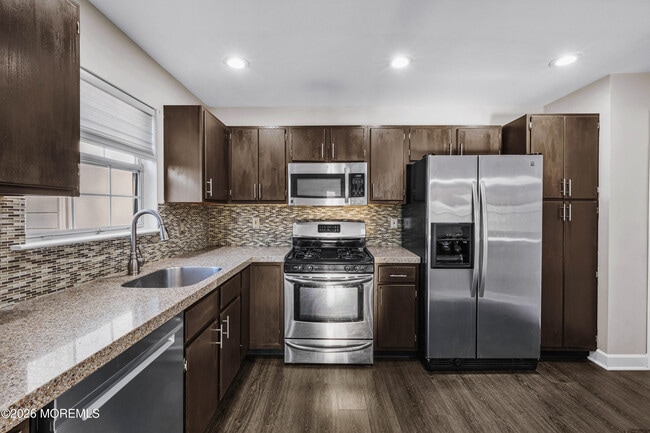 Building Photo - 186 Tulip Ln