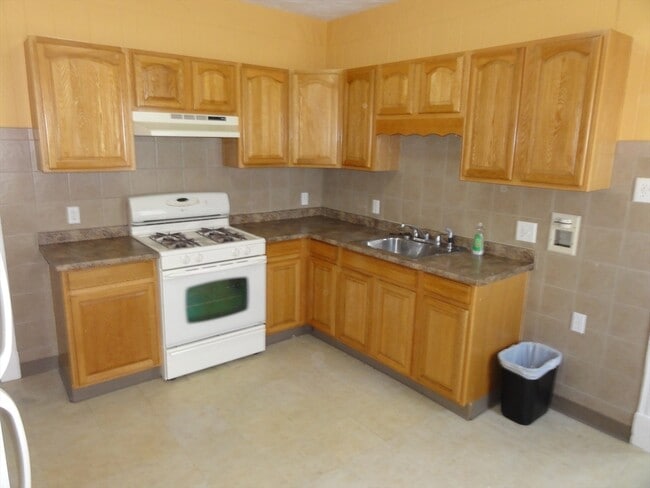 Building Photo - 130 Vernal St