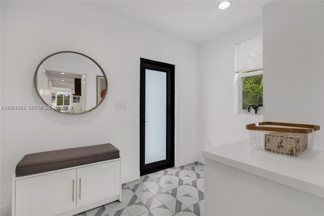 Building Photo - 320 NE 88th St