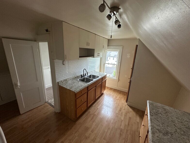 Kitchen - 1304 W 102nd St