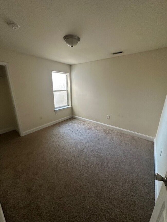 Building Photo - 1923 N Gratz St