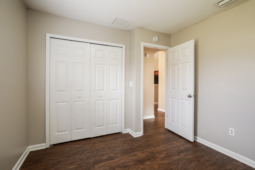 Building Photo - 1864 Creekview Dr