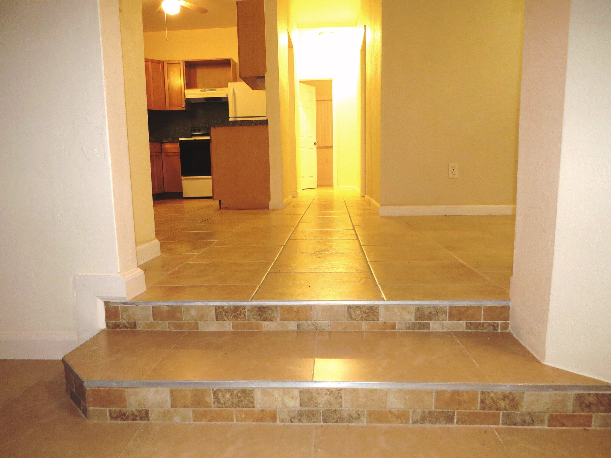 Building Photo - 15-1414 24th Ave