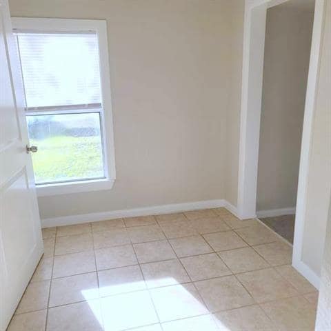 Building Photo - 200 E Crockett St