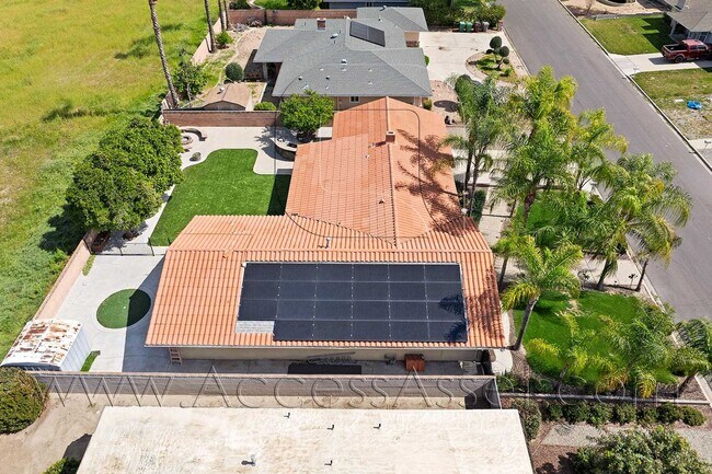 Building Photo - Beautiful 3BR/2BA Home In Hemet With Lush Backyard & Fruit Trees!