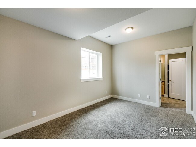 Building Photo - 4 Bedroom Townhome Available in Early Sept...