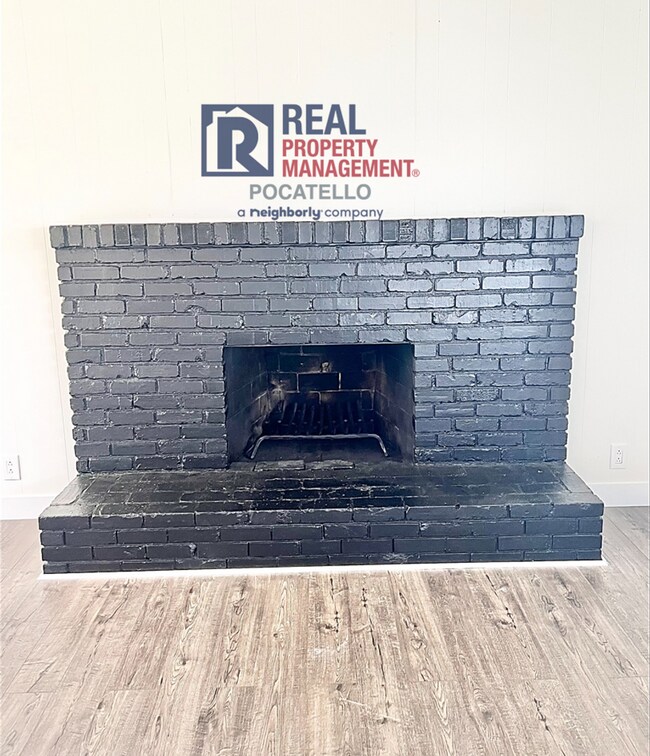 Building Photo - 1921 Monte Vista Dr