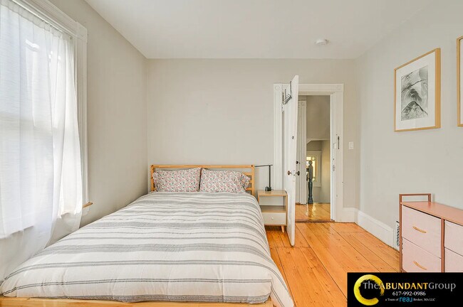 Building Photo - 44 Cottage St