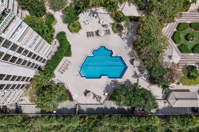 Building Photo - 1121 Crandon Blvd