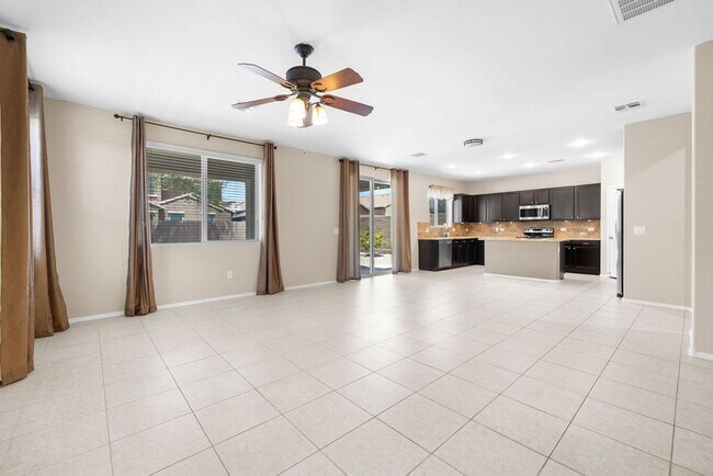Building Photo - 4 Bedroom Home with Community Pool in Vail...