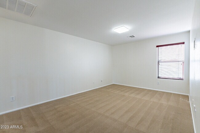 Building Photo - 2943 E Quiet Hollow Ln