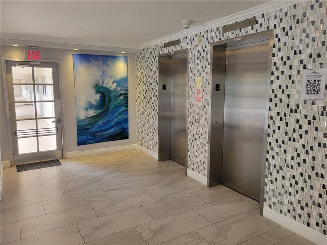 Building Photo - 2671 S Course Dr