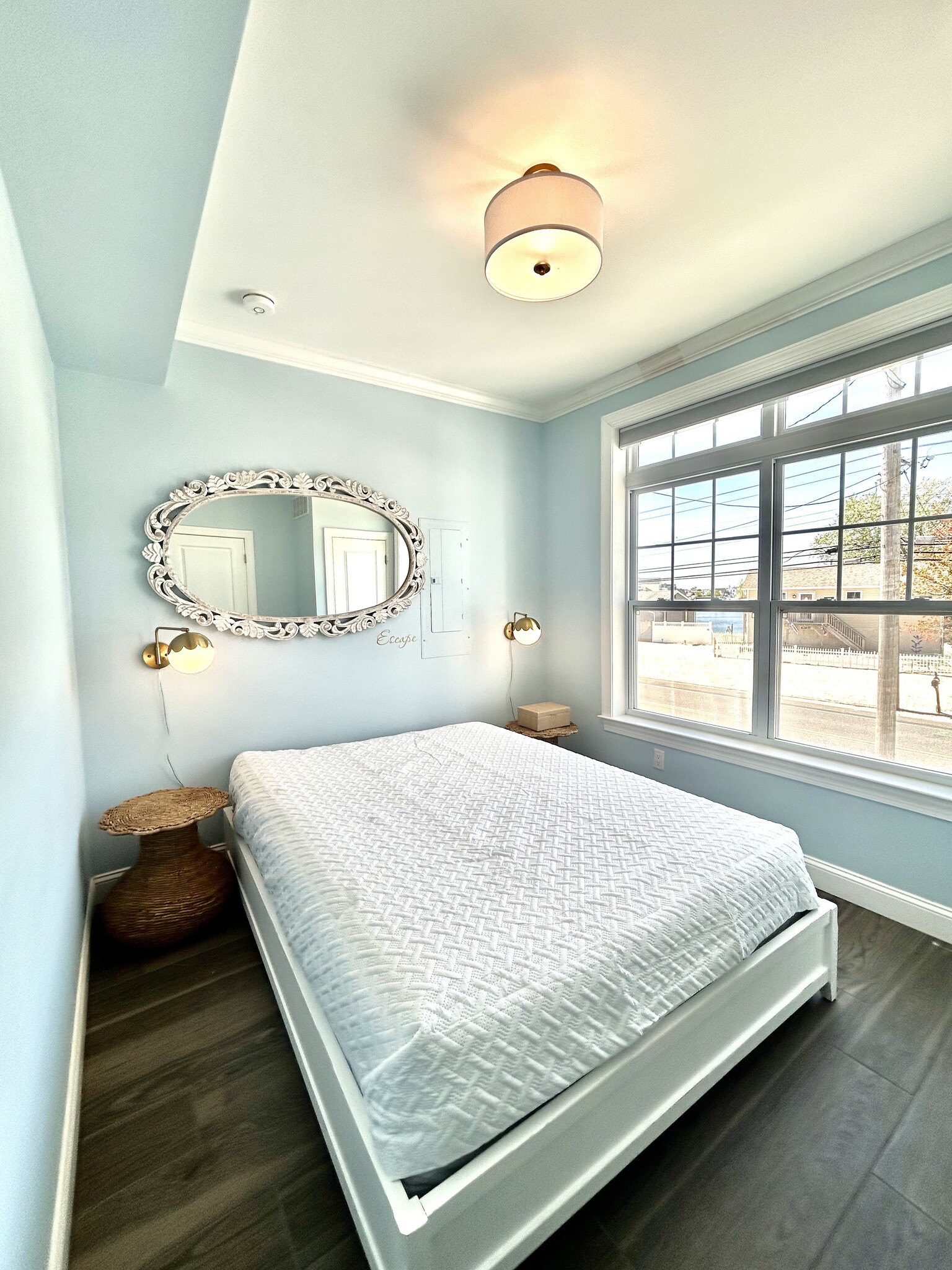 Escape Room / Queen Bed / 1st Floor - 968 Mill Creek Rd