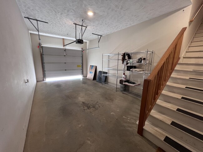 Building Photo - 812 Sage Creek Ln