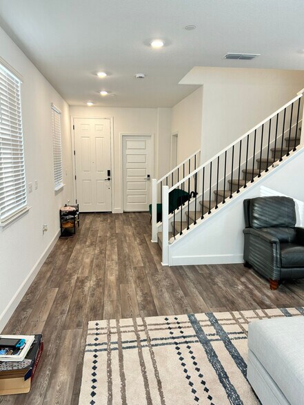 Building Photo - 1000 Caraballo Dr