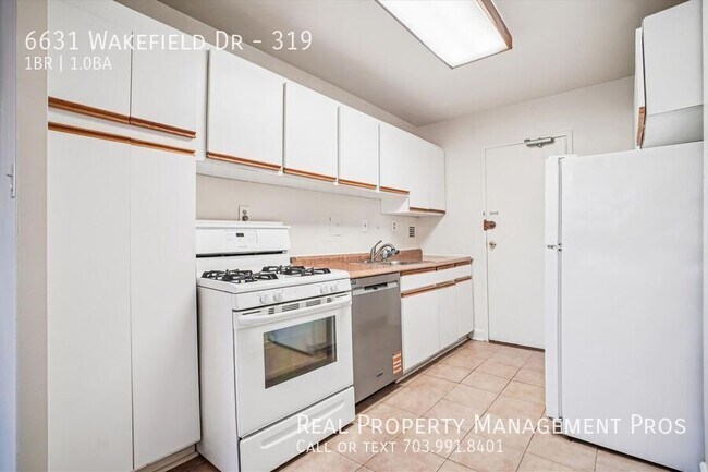 Building Photo - 6631 Wakefield Dr