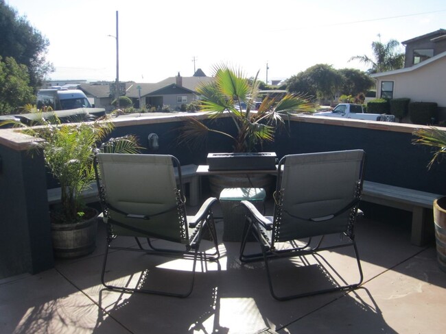 Building Photo - Furnished 2 Bed 1.5 Bathroom in Cayucos!