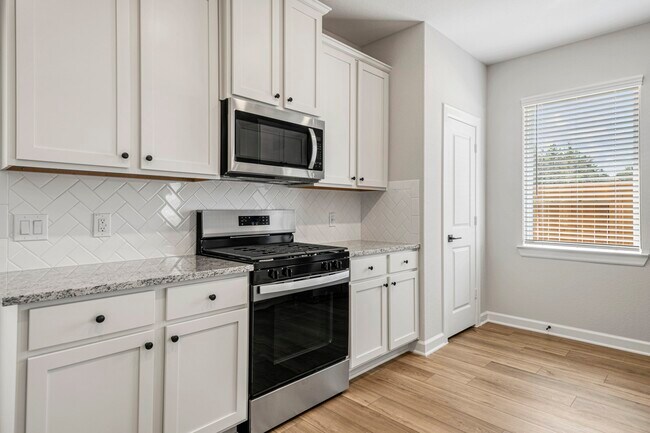 Building Photo - 15683 Honey Cv Dr