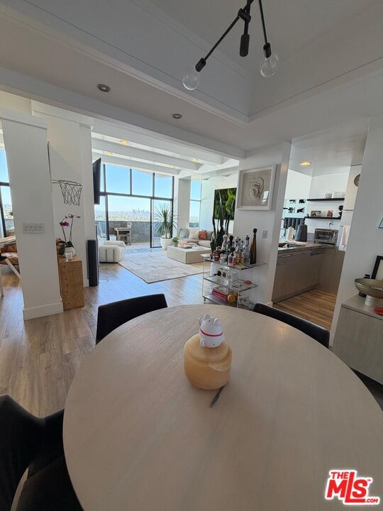 Building Photo - 1155 N La Cienega Blvd