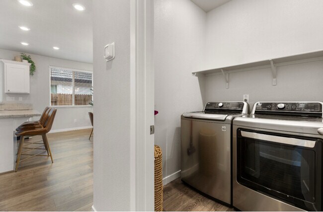 Building Photo - 1305 Swallowtail Dr