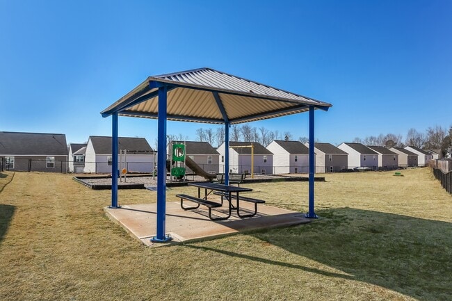 Building Photo - 2131 Southlea Dr