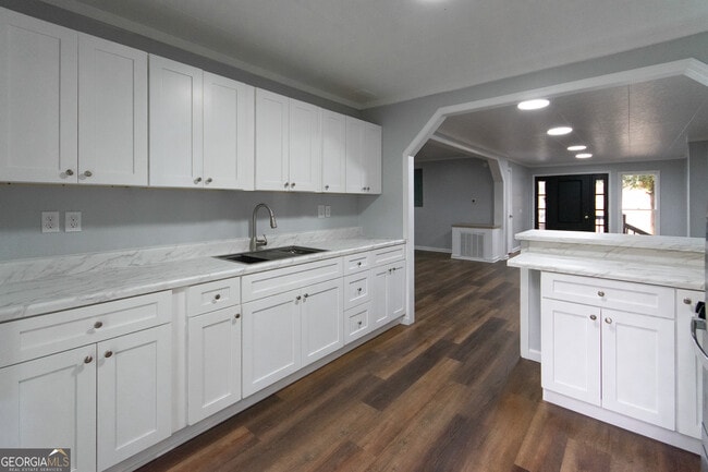 Building Photo - 7971 Roosterville Rd