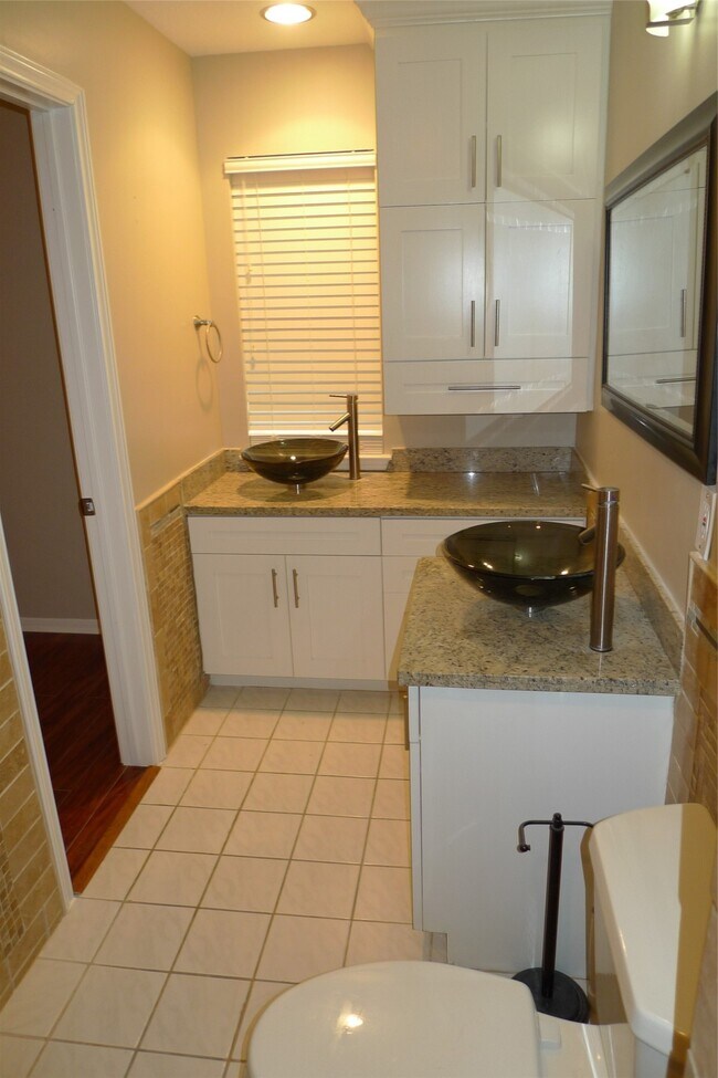 Building Photo - 15406 Ensenada Dr