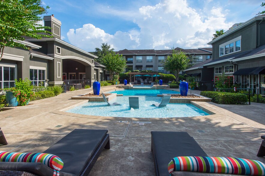 Estates at Memorial Heights 616 Memorial Heights Dr Houston TX 77007