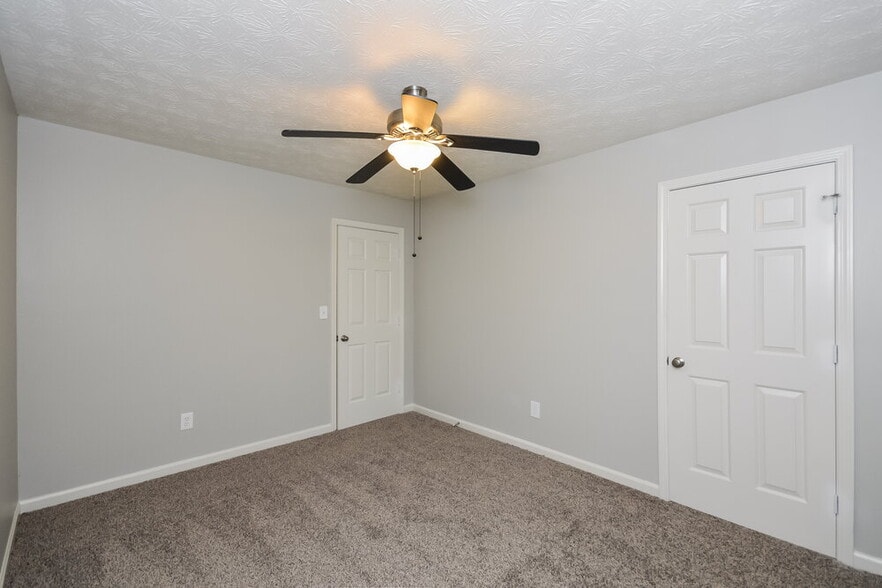 Building Photo - 381 Canterbury Ln