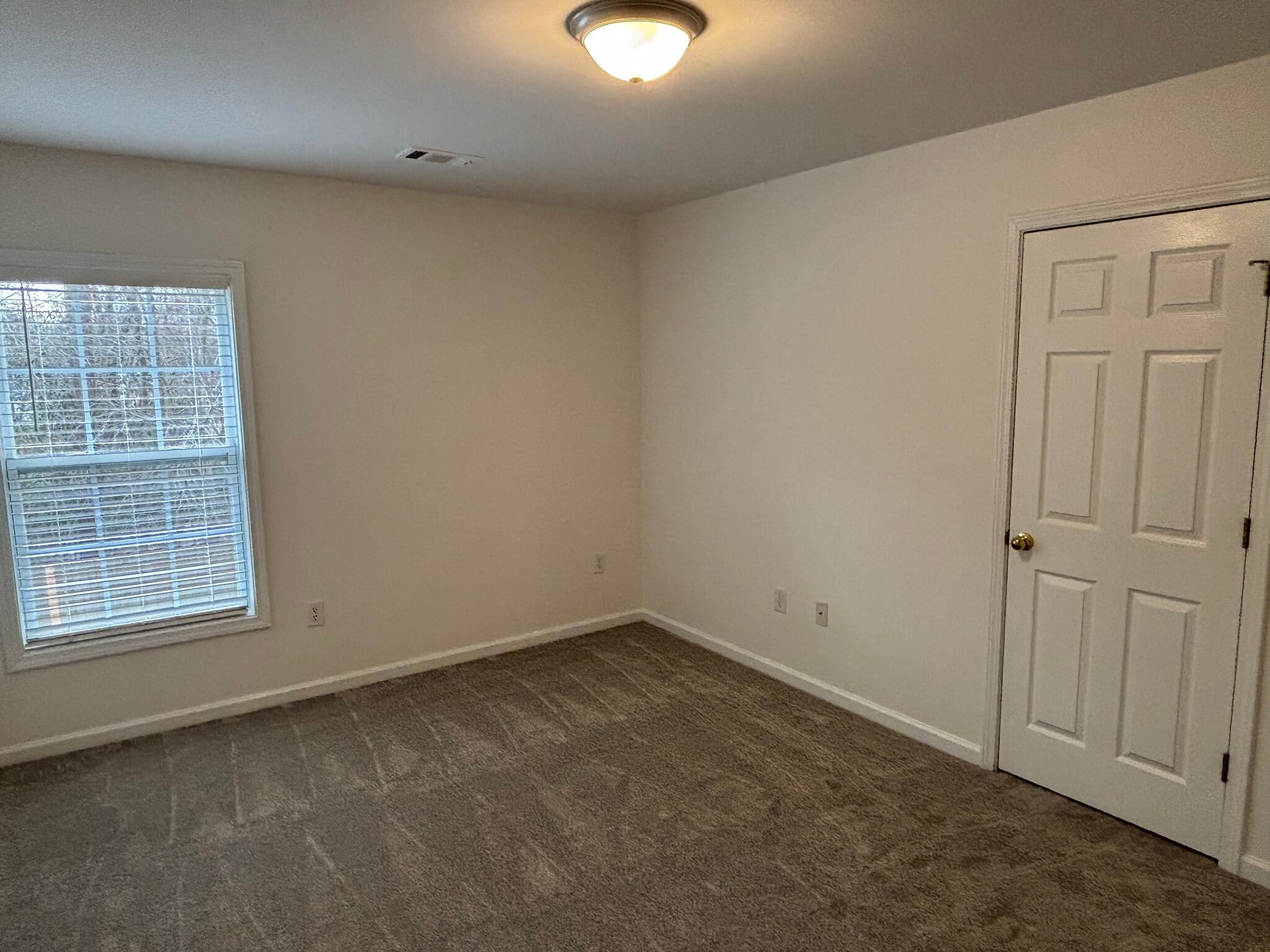 Building Photo - 27 Farm Brook Way