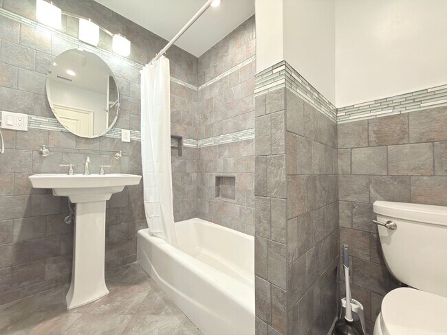 Building Photo - Upgraded 2-Bedroom Home with Garage & Enclosed Yard.