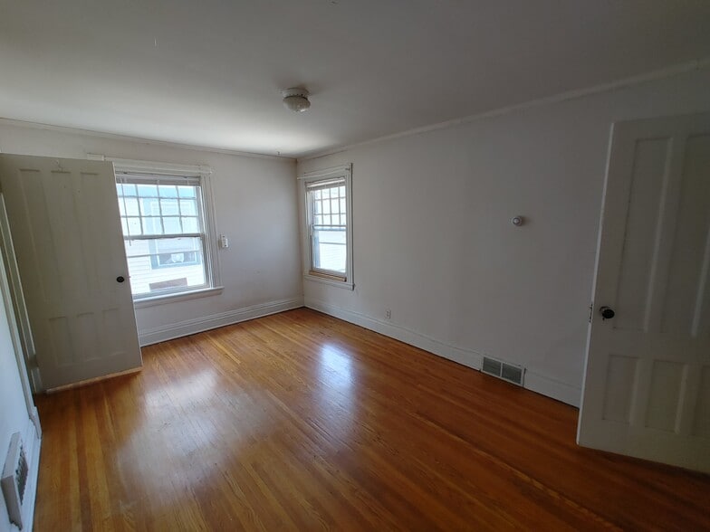 Building Photo - 39 Rutgers St