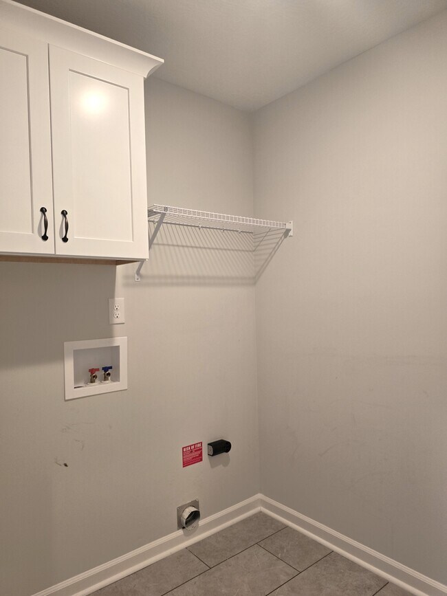 Building Photo - 337 Jardon St