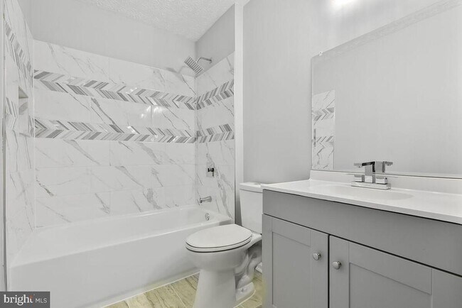 Building Photo - 7802 Shallowbrook Ct
