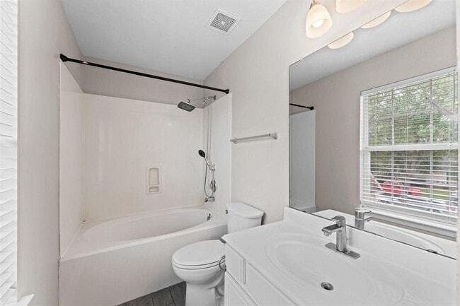 Building Photo - 7419 Ravenswood