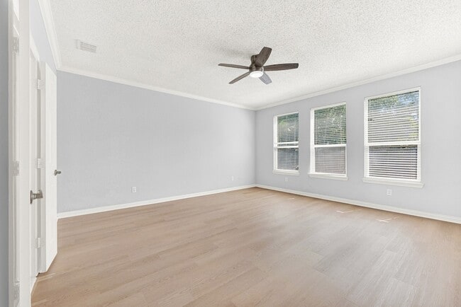 Building Photo - 1413 Westmont Dr
