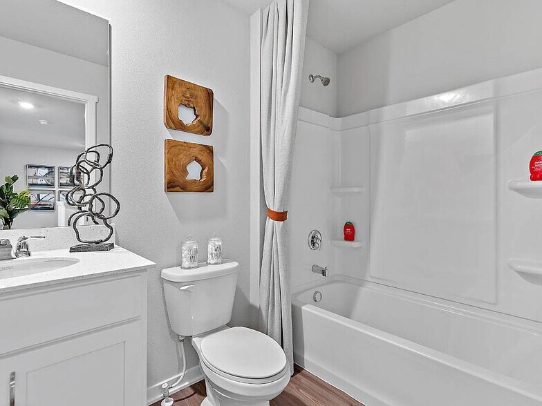 Building Photo - 927 Maywood Ln