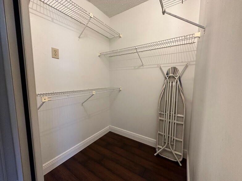 Large closets - 6016 NW 91st Way