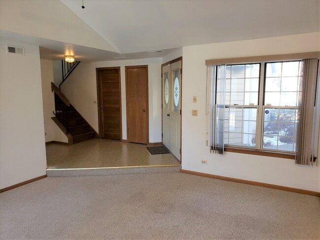 Building Photo - 107 Sumac Ln