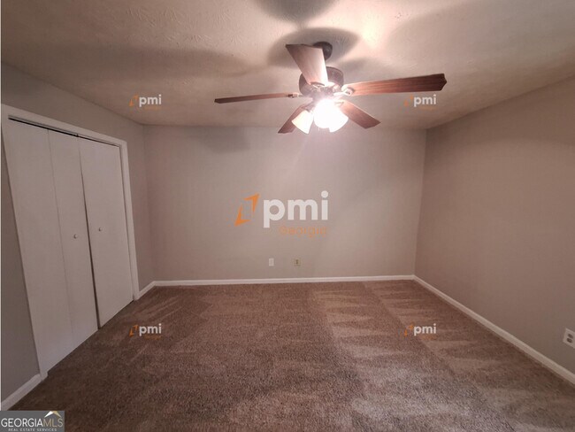 Building Photo - 5955 Sutton Pl