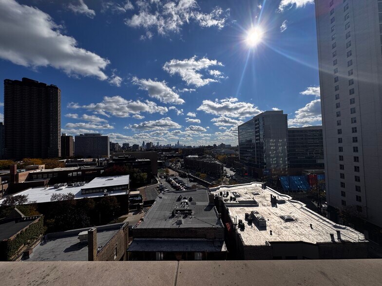 Building Photo - 3845 N Broadway St