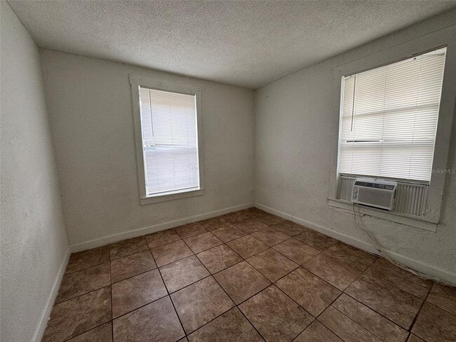 Building Photo - 638 Columbia St