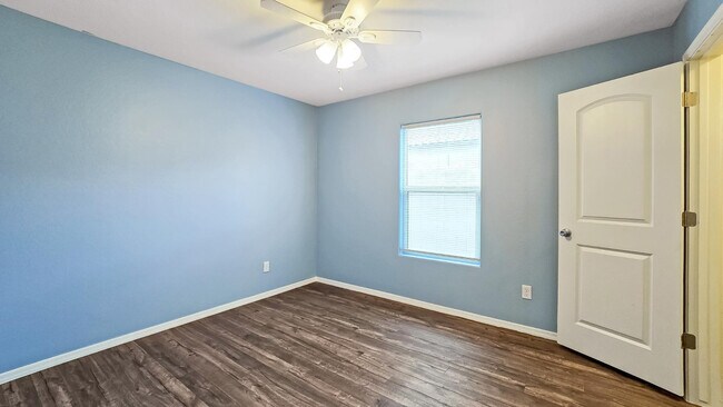 Building Photo - 1286 N 165th Dr