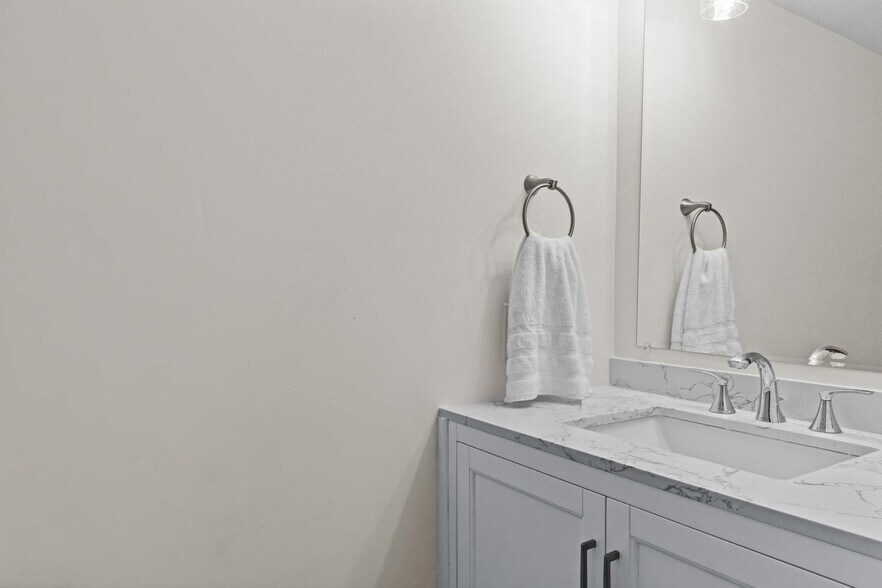 Building Photo - 170 Northview Dr