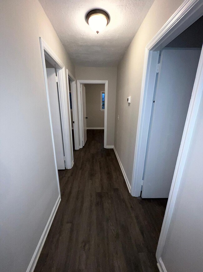 Building Photo - 1101 Enota Cir NE