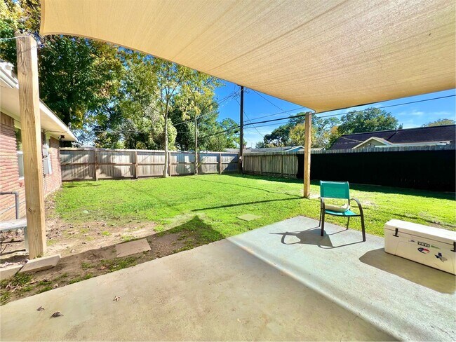 Building Photo - 4913 W 43rd St